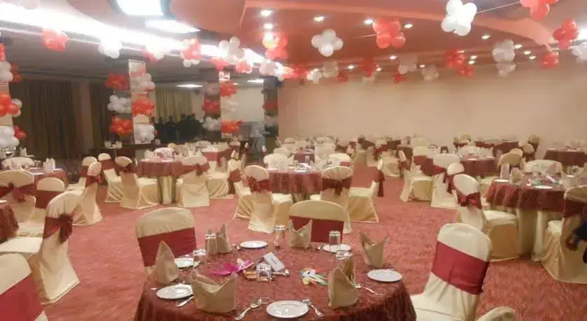 Hotel Saffron Kiran — фото 1