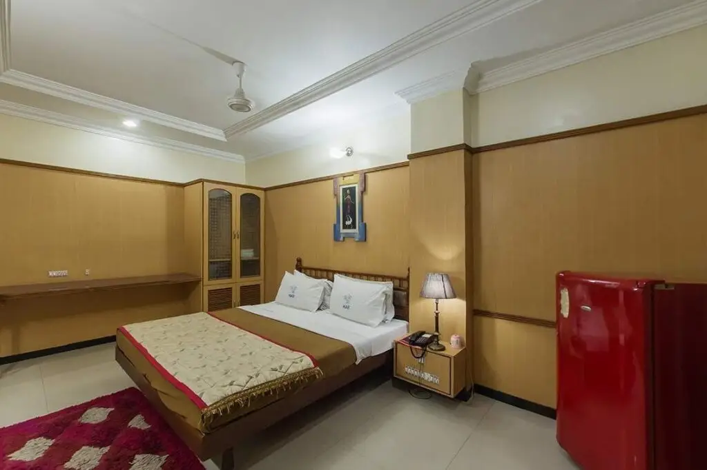 Маниячи: Hotel Aryaas Ressidence