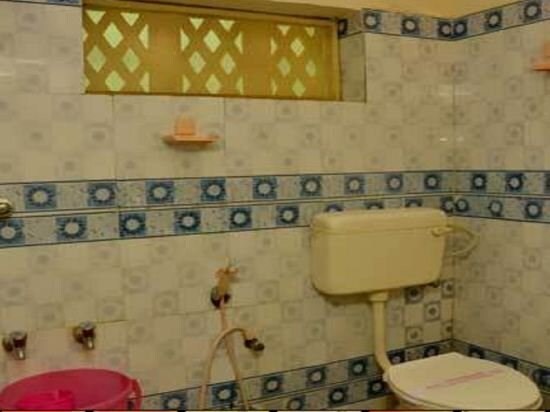 Маниячи: Ramanas Inn