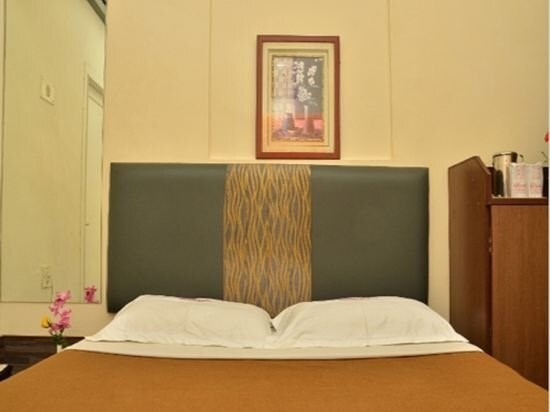 Маниячи: Ramanas Inn