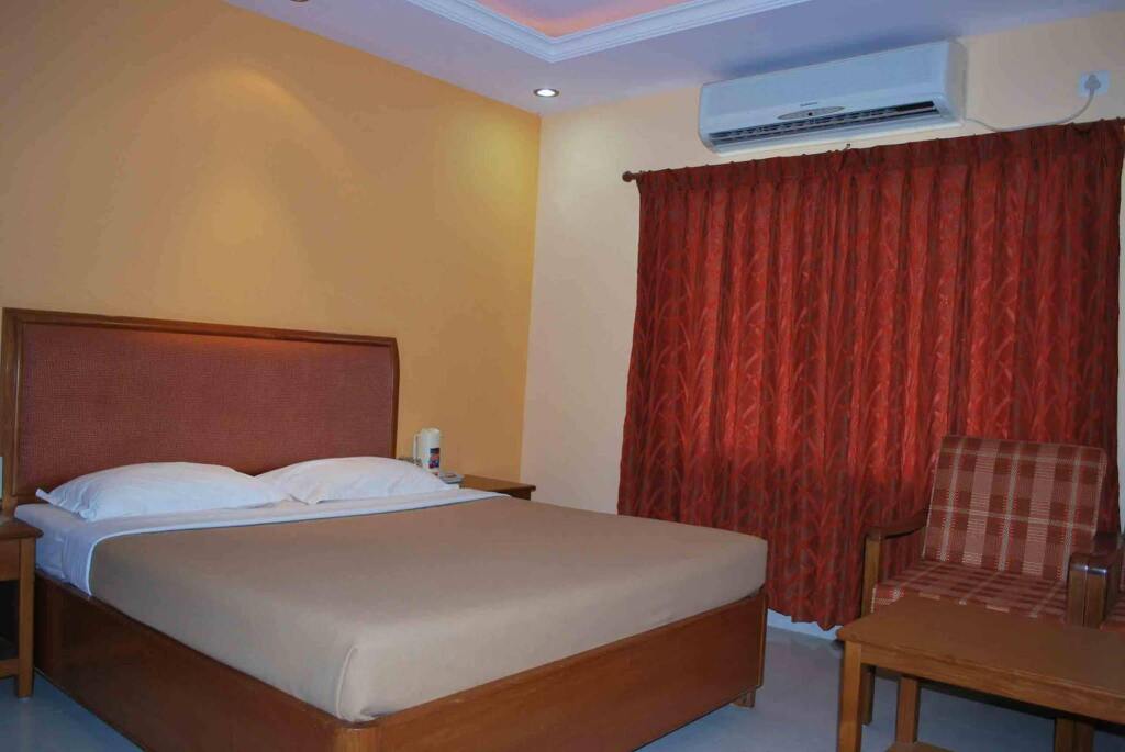 Тирупати: The Chakrie Residency Hotel