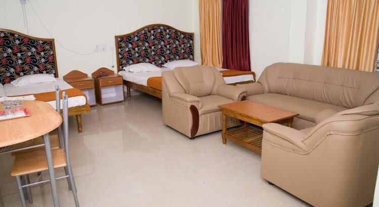Тирупати: PVR Residency