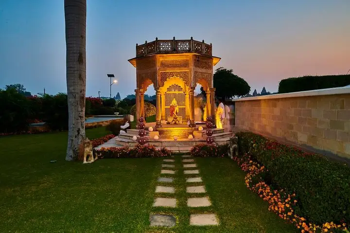 Кхаджурахо: The Lalit Traveller Khajuraho