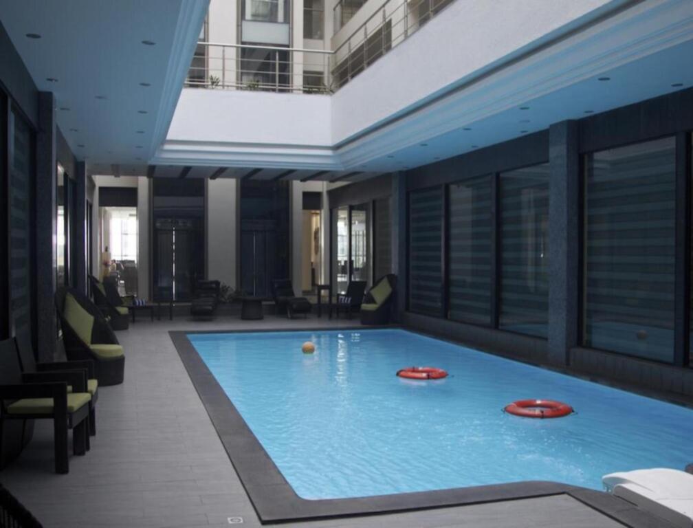Дахедж: Hotel Suba Grand