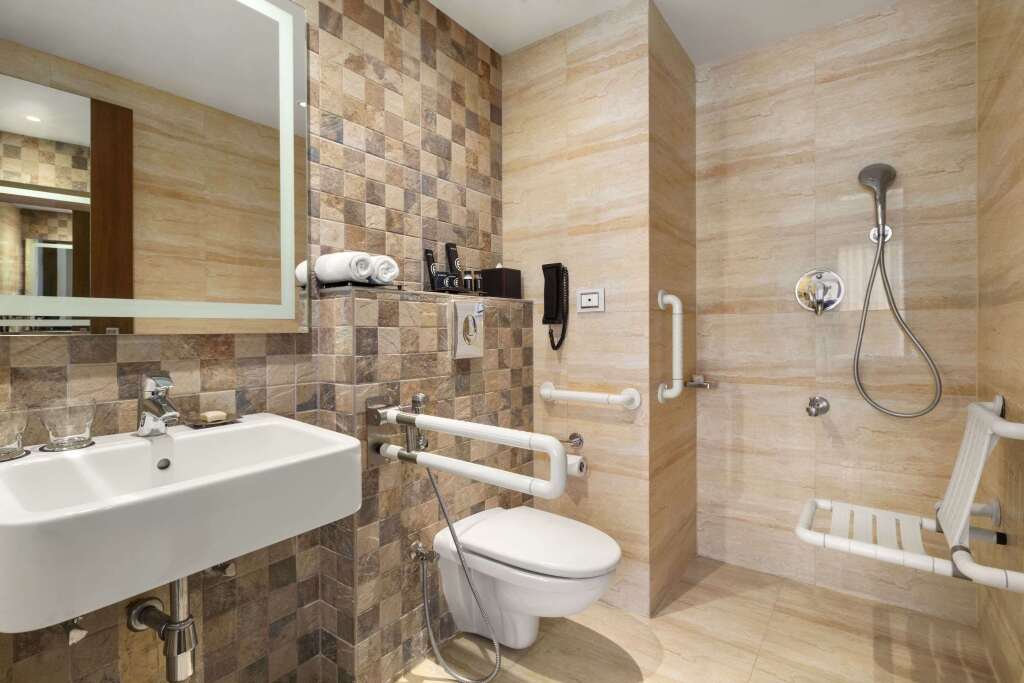 Бангалор: Ramada Encore by Wyndham Bangalore Domlur