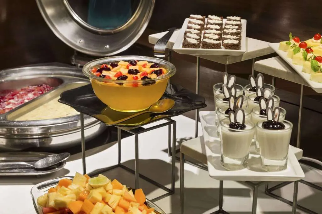 Бангалор: Ramada Encore by Wyndham Bangalore Domlur