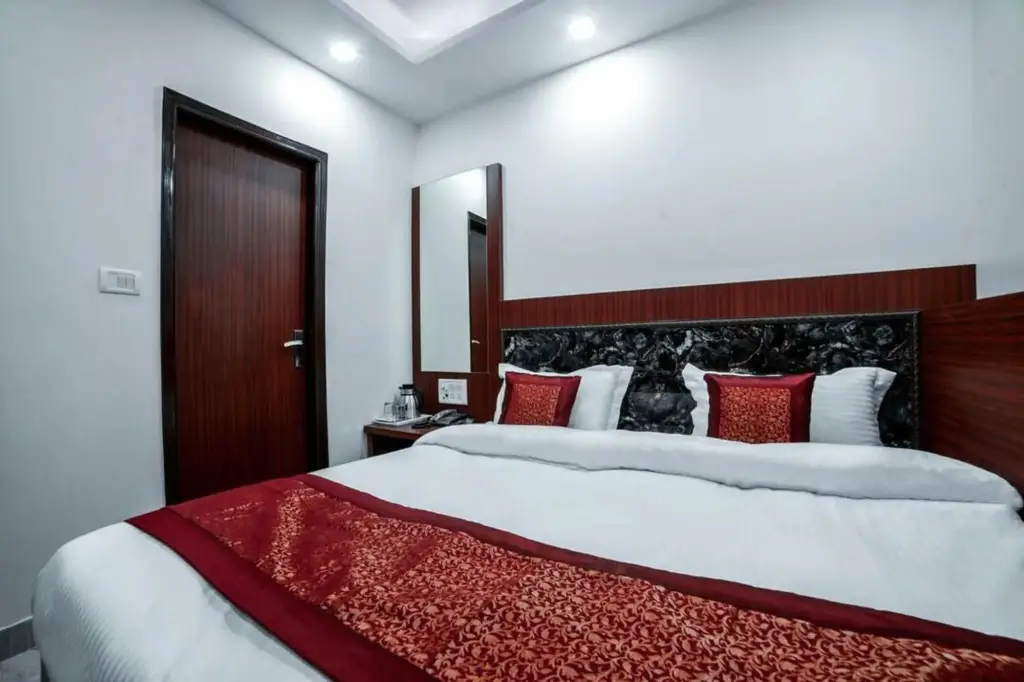 Нью-Дели: Hotel Gush International