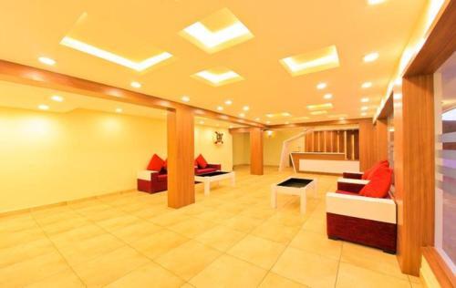 Ути: Emarald Hotel
