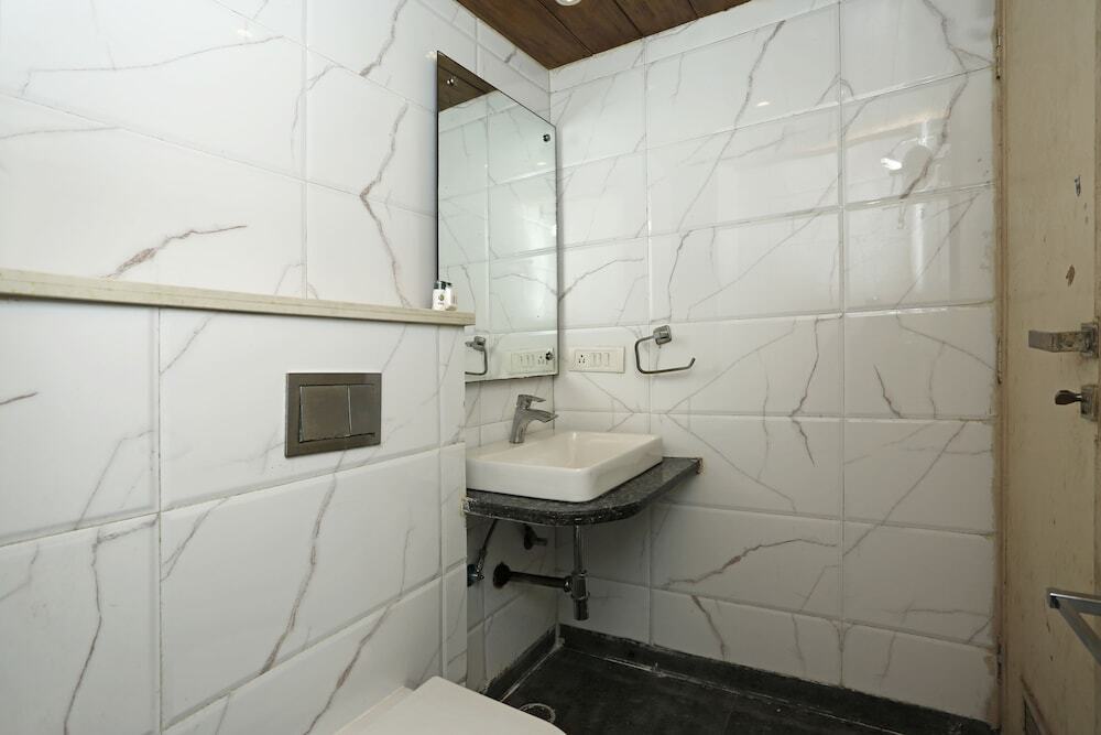 Нью-Дели: Collection O 8479 Hotel Ambience