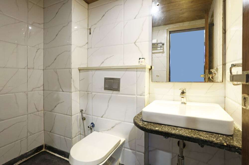 Нью-Дели: Collection O 8479 Hotel Ambience