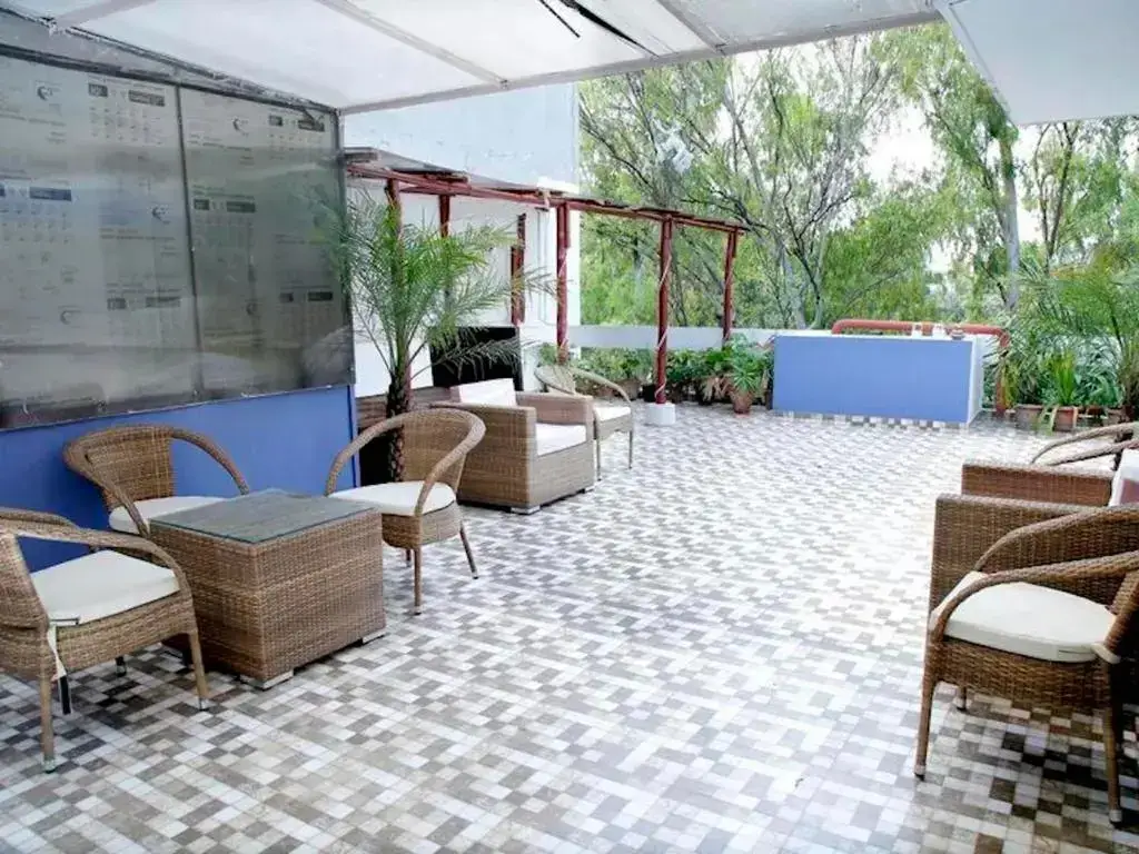 Нью-Дели: Room in Guest Room - Maplewood Guest House, Neeti Bagh, New Delhiit is a Boutiqu Guest House - Room 3
