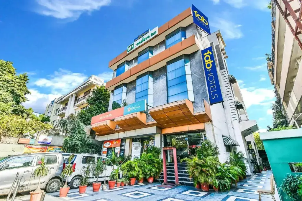 Нью-Дели: Hotel Conclave Executive