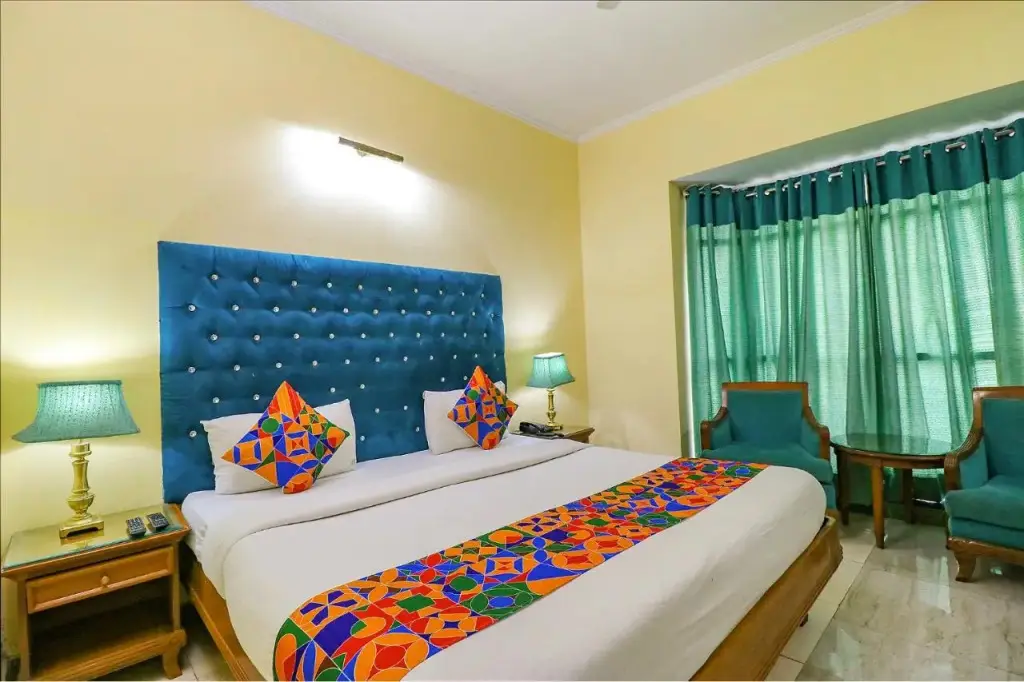 Нью-Дели: Hotel Conclave Executive