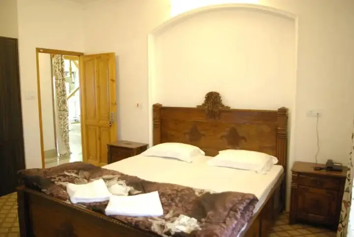 Шринагар: Hotel Harwan Resorts
