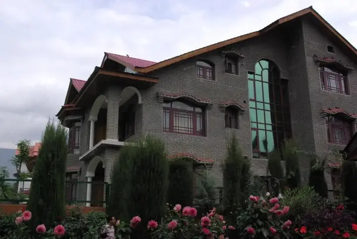 Шринагар: Hotel Harwan Resorts