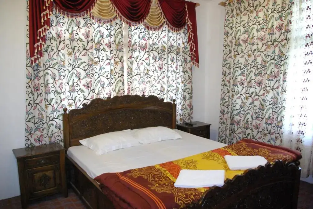 Шринагар: Hotel Harwan Resorts