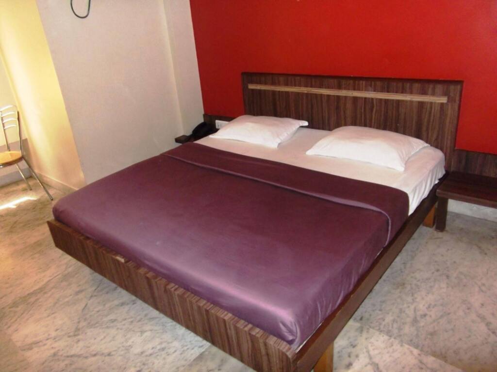 Пуна: Hotel Lokesh