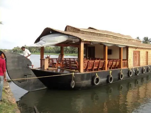 Кумараком: Shivaganga Houseboat