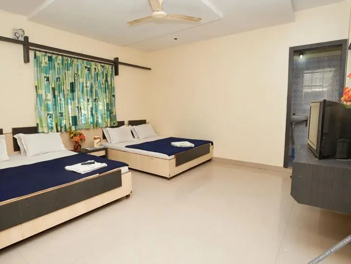 Нашик: Dwarka Hotel