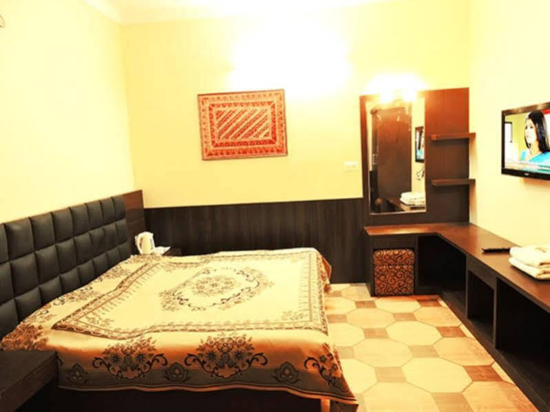 Наинитал: Travellers Paradise Nainital