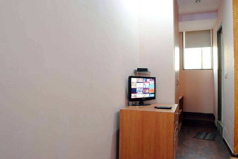Нью-Дели: Hotel Express 66