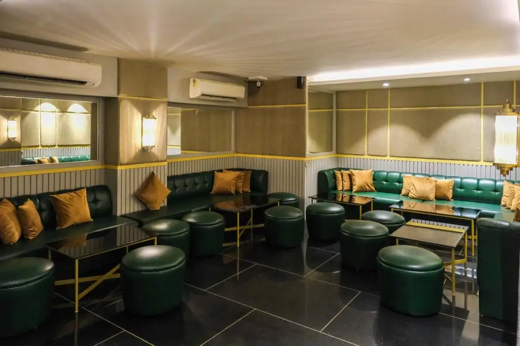 Кота: The Wallflower Hotel