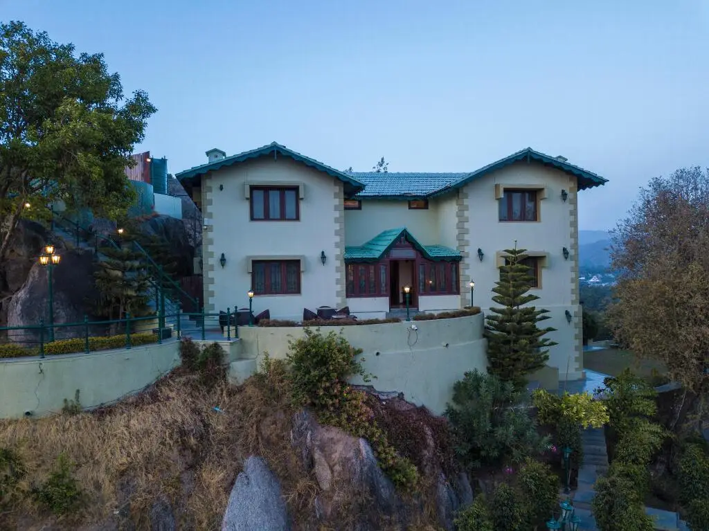The Colonial Manek Manor — фото 1