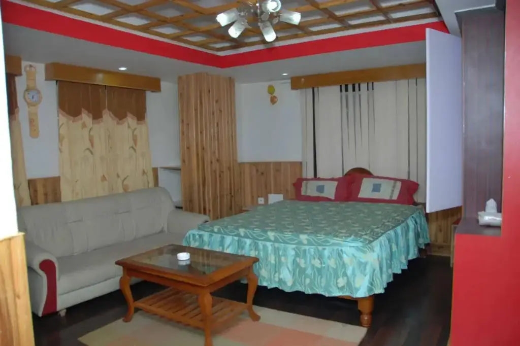 Шиллонг: Hotel Knight Inn