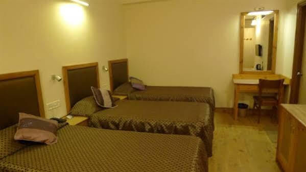 Шиллонг: The Eee Cee Hotel