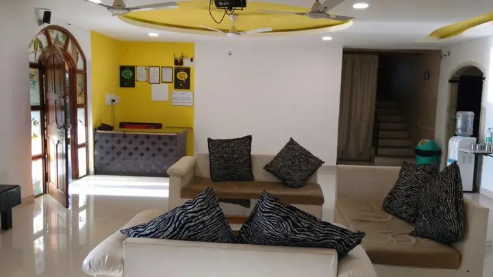Пляж Мандва: Ghanvatkar Bunglow Resort