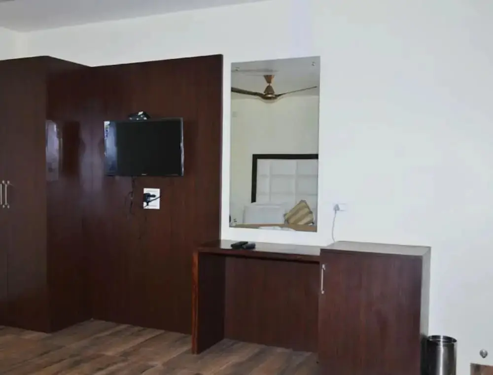 Чамба: Hotel Blue Magnets