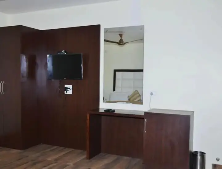 Чамба: Hotel Blue Magnets