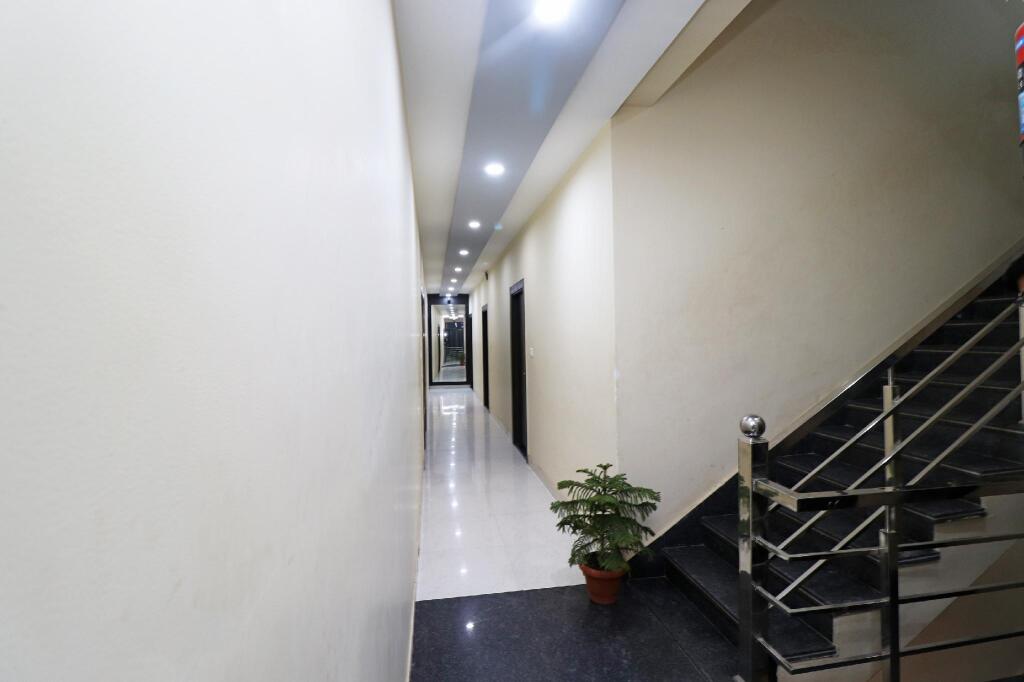 Агра: Hotel Aaradhya Residency