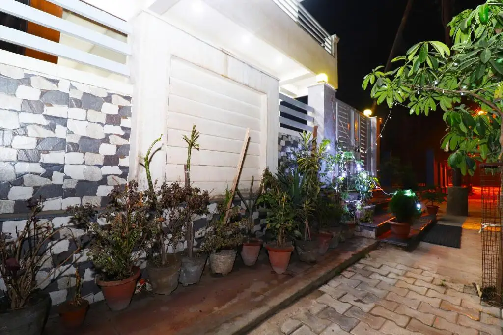 Агра: Hotel Aaradhya Residency
