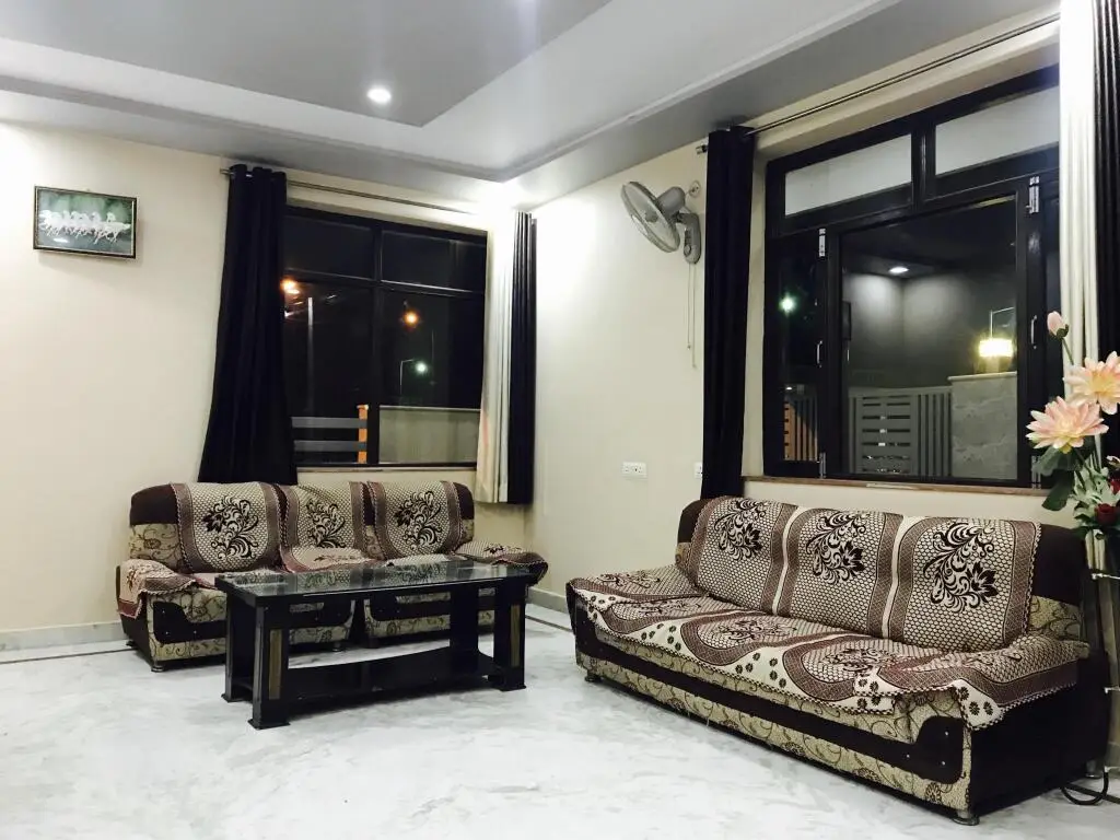 Агра: Hotel Aaradhya Residency