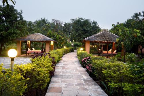 Хандала: SaffronStays Mango Huts