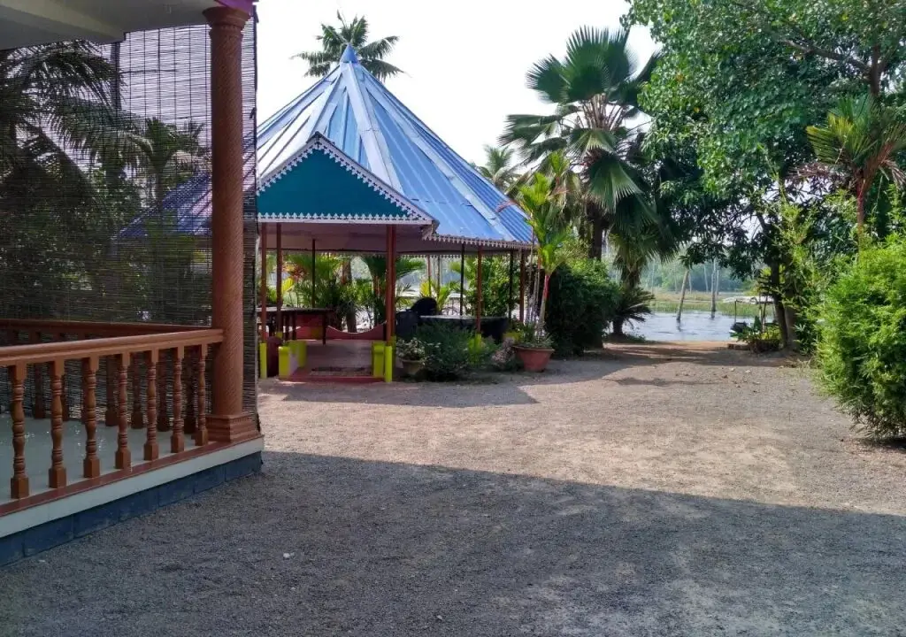 Пувар: Kayaloram resort