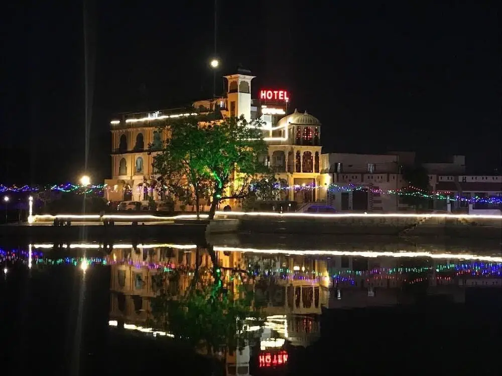 Удаипур: Hotel Vishalas The Raj Kesar Regency