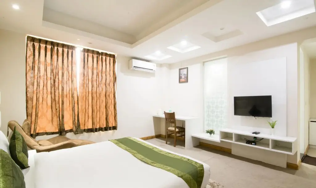 Нойда: Treebo Trend House Inn