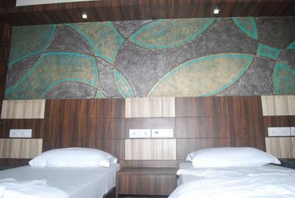 Тхане: Hotel Shambuji