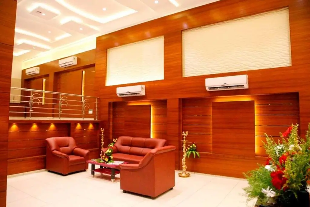 Пунди: Poppys S.E.T Residency Kumbakonam.