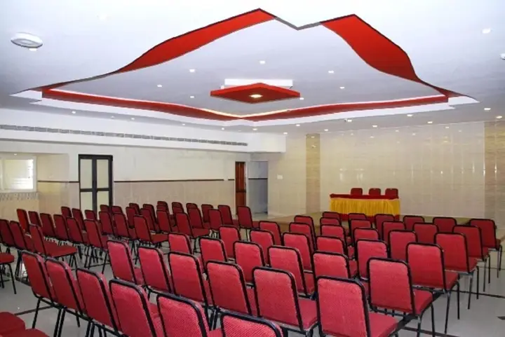 Пунди: Poppys S.E.T Residency Kumbakonam.
