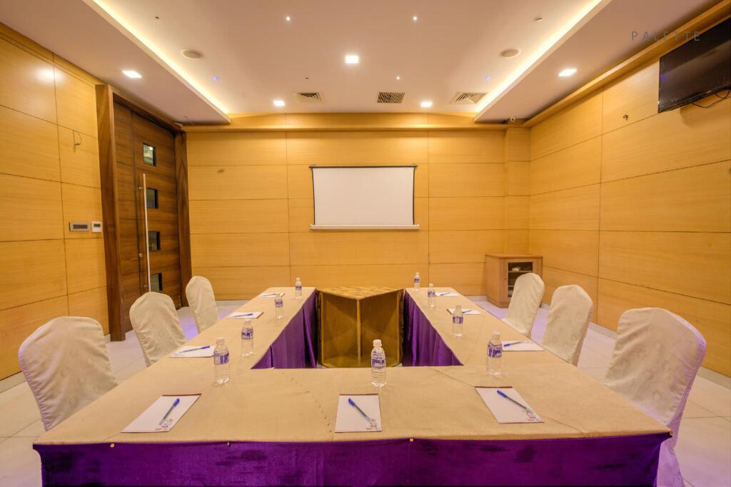 Eraniel: Hotel Pioneer Grand Palace
