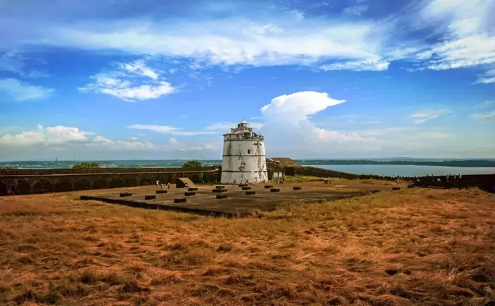 Верем: Spruha Holidays