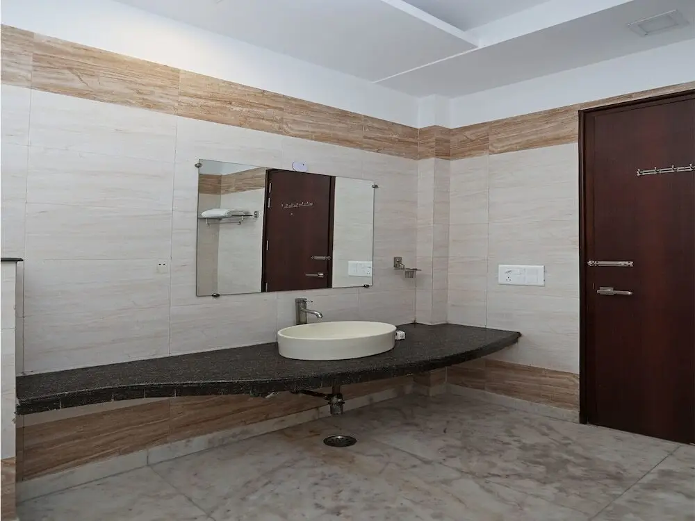 Нойда: OYO Flagship 136 Sector 45 Noida