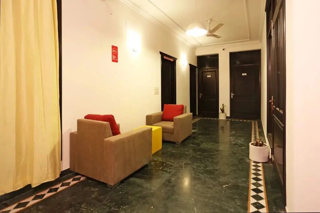 Гуруграм: OYO Flagship 520 MG Road Metro Station