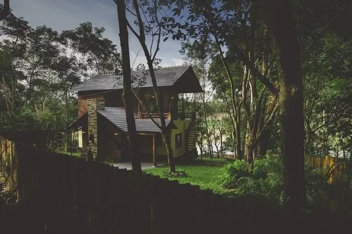Паллипурам: Riverine Springs