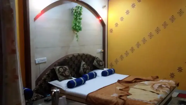 Пачмарай: Hotel Prateek