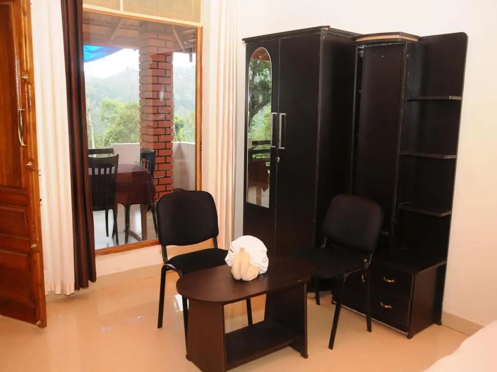 Кушалнагар: La Flora Jungle Hill Resort - Coorg