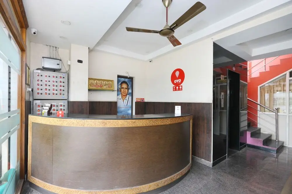 Тирупати: Collection O 6637 Udayees Hotel Bvn Grand